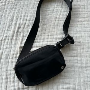 Lululemon Everywhere Belt Bag